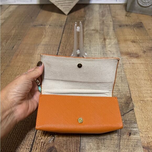 Tory Burch Sunglasses Case - Picture 7 of 12